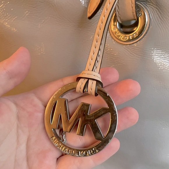 Gray Michael Kors purse Immaculate condition used - Picture 3 of 4